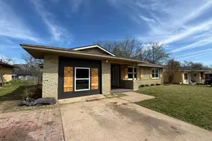 1709 Dorothy Dr, Grand Prairie, TX 75051 - Photo 2