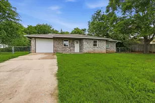 1701 Aster St, Gainesville, TX 76240 - Photo 2