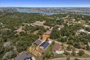 3612 Broken Bow Dr, Granbury, TX 76048 - Photo 2