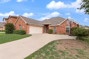 1517 White Willow Ln, Arlington, TX 76002 - Photo 2