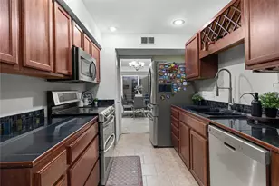 677 Cimarron Trail, Irving, TX 75063 - Photo 10