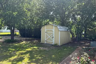 919 W College Hwy, Jacksboro, TX 76458 - Photo 8