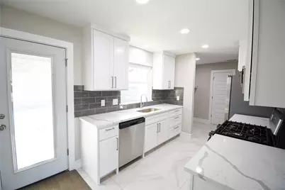 1422 Addington Street, Irving, TX 75062 - Photo 2