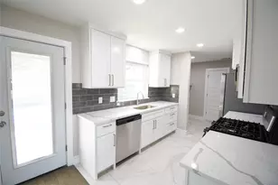 1422 Addington St, Irving, TX 75062 - Photo 2