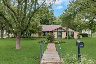 208 Lorene Dr, Red Oak, TX 75154 - Photo 2