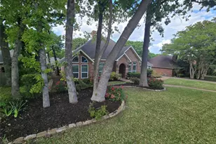 2954 Woodland Hills Dr, Grapevine, TX 76051 - Photo 4