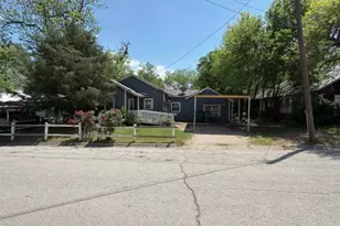 619 W College St, Jacksboro, TX 76458 - Photo 2