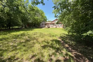 619 W College St, Jacksboro, TX 76458 - Photo 4