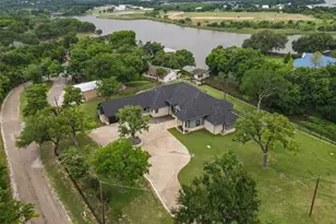 2100 Gene Ct, Granbury, TX 76048 - Photo 2