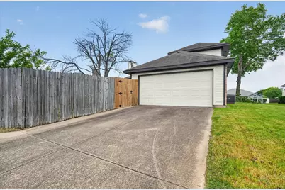 1325 Rosewood Lane, Lancaster, TX 75146 - Photo 34