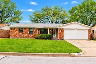 544 Thompson Dr, Saginaw, TX 76179 - Photo 1