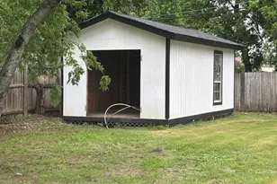 722 SE 11th St, Grand Prairie, TX 75051 - Photo 24