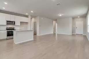 920 Ravenwood Ln, Van Alstyne, TX 75495 - Photo 2