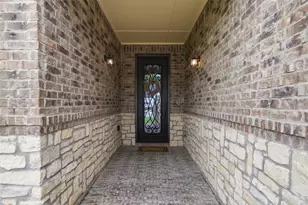 1505 Lakeview Dr, Grand Prairie, TX 75051 - Photo 2