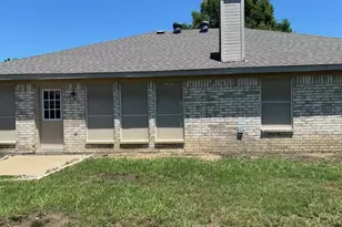 557 Marybeth Dr, Burleson, TX 76028 - Photo 2