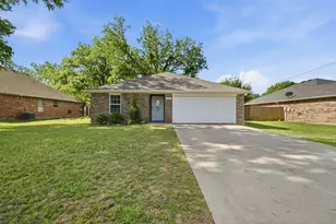 402 Robertson St, Collinsville, TX 76233 - Photo 2