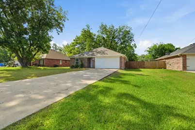 402 Robertson Street, Collinsville, TX 76233 - Photo 4