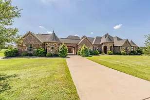 112 Diamond Rose Dr, Burleson, TX 76028 - Photo 2