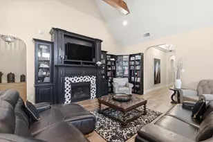 2705 River Path Ct, Burleson, TX 76028 - Photo 6