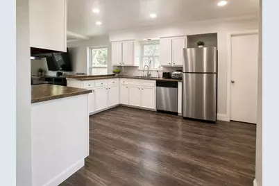 2442 Club Manor Drive, Dallas, TX 75237 - Photo 10