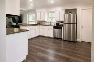 2442 Club Manor Dr, Dallas, TX 75237 - Photo 10
