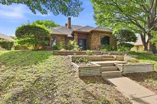 613 Deer Creek Dr, DeSoto, TX 75115 - Photo 2