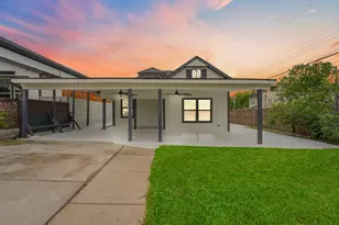 300 Steinman Ave, Dallas, TX 75203 - Photo 2