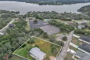 2318 Neches St, Granbury, TX 76048 - Photo 2