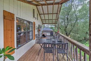 2318 Neches St, Granbury, TX 76048 - Photo 6