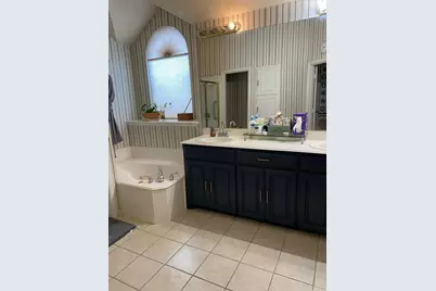 2945 Silvercrest, Grapevine, TX 76051 - Photo 4