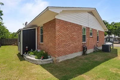 107 Woodard Avenue, Cleburne, TX 76033 - Photo 16