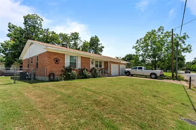 107 Woodard Avenue, Cleburne, TX 76033 - Photo 18