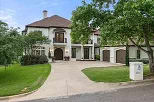 8924 Waterchase Cir, Fort Worth, TX 76120 - Photo 2