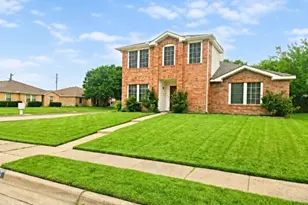 2471 Mallory Ln, Lancaster, TX 75134 - Photo 2