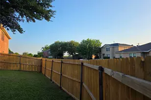 2471 Mallory Ln, Lancaster, TX 75134 - Photo 4