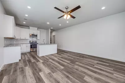 924 W Collins Street, Denison, TX 75020 - Photo 2