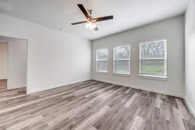 924 W Collins Street, Denison, TX 75020 - Photo 12