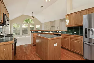 114 Midcrest Drive, Irving, TX 75063 - Photo 8