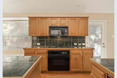 114 Midcrest Drive, Irving, TX 75063 - Photo 10