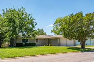 7024 Shauna Dr, North Richland Hills, TX 76180 - Photo 2