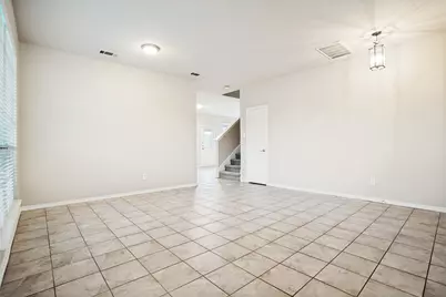 734 Crownpoint Court, Arlington, TX 76002 - Photo 4