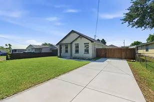 2406 Naoma St, Dallas, TX 75241 - Photo 2