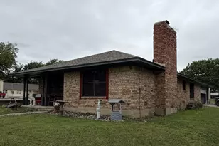 305 N Union, Whitesboro, TX 76273 - Photo 2