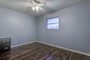 521 E Mustang St, Crowley, TX 76036 - Photo 20