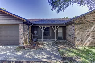 521 E Mustang St, Crowley, TX 76036 - Photo 4