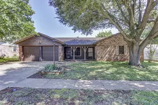 521 E Mustang St, Crowley, TX 76036 - Photo 2