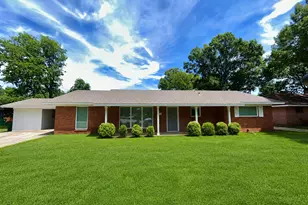 306 Line Dr, Gainesville, TX 76240 - Photo 1