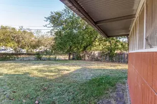 9645 Limestone Dr, Dallas, TX 75217 - Photo 14
