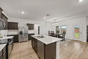 943 Buttercup Dr, Pilot Point, TX 76258 - Photo 4