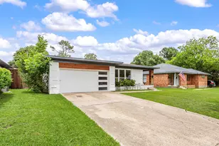 8852 Larchwood Dr, Dallas, TX 75238 - Photo 2